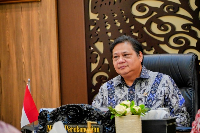 JELANG IDUL ADHA: Menko Perekonomian Airlangga Hartarto dalam Rapat Koordinasi Terbatas (Rakortas) Pembahasan Penanganan Penyakit Mulut dan Kuku pada Hewan Ternak, Rabu (29/6). (Ist)