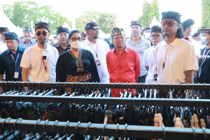 PUTAR EKONOMI: Gubernur Bali Wayan Koster mengapresiasi digelarnya Paradise Island Clothing Assosiation (PICA) Fest 2022. (HUMAS PEMPROV BALI FOR RADAR BALI)