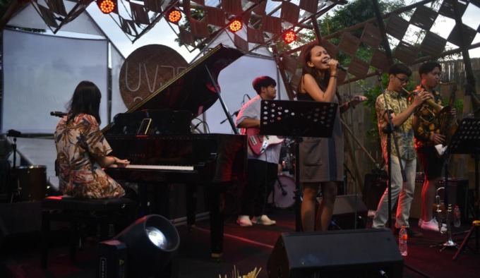 JAZZY: Penampilan Pancea, kuintet jazz dari Jakarta membuka event akbar UVJF ke-9 di Subak Stage, Jumat (12/8). (Ist)