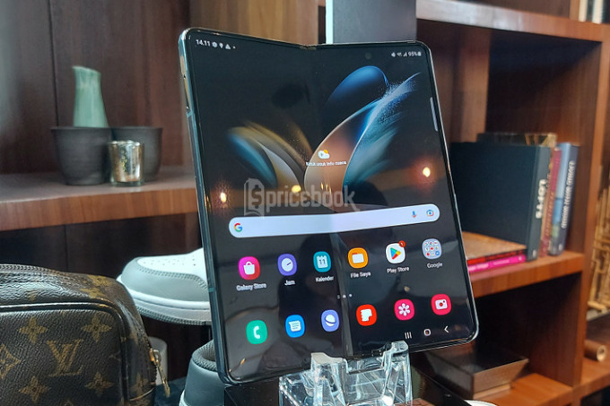 SUPER CANGGIH: Saatnya Punya Foldable Sekarang! Galaxy Z Fold4 5G dan Z Flip4 5G punya daya tahan terdepan untuk mendukung rutinitas dan mobilitas sehari-hari pengguna. (Ist)